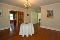 NEWNEW-table-in-middle-of-rm